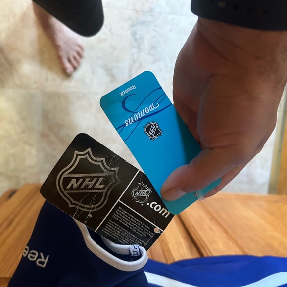 Official NHL Reebok Medium Women’s Maple Leafs Jersey. Brand new, with tags. - Picture 6 of 7